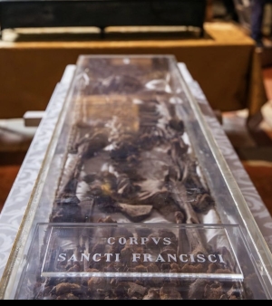 Abertura do t&uacute;mulo de S&atilde;o Francisco de Assis - Frei Rafael Normando