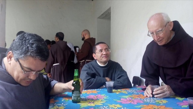 Frades do Covento N.S. das Candeias - BA celebram Estigmas de S. Francisco em comunhão com Frades Menores
